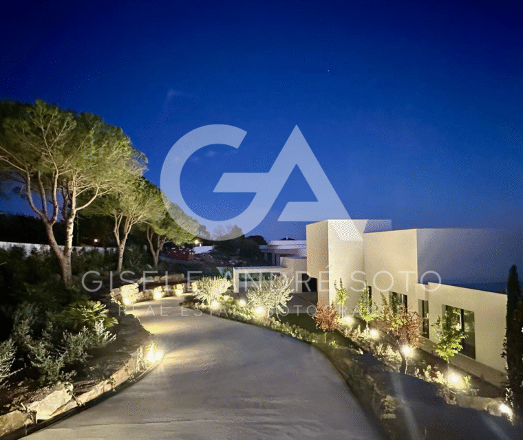 Frontline Golf Villa